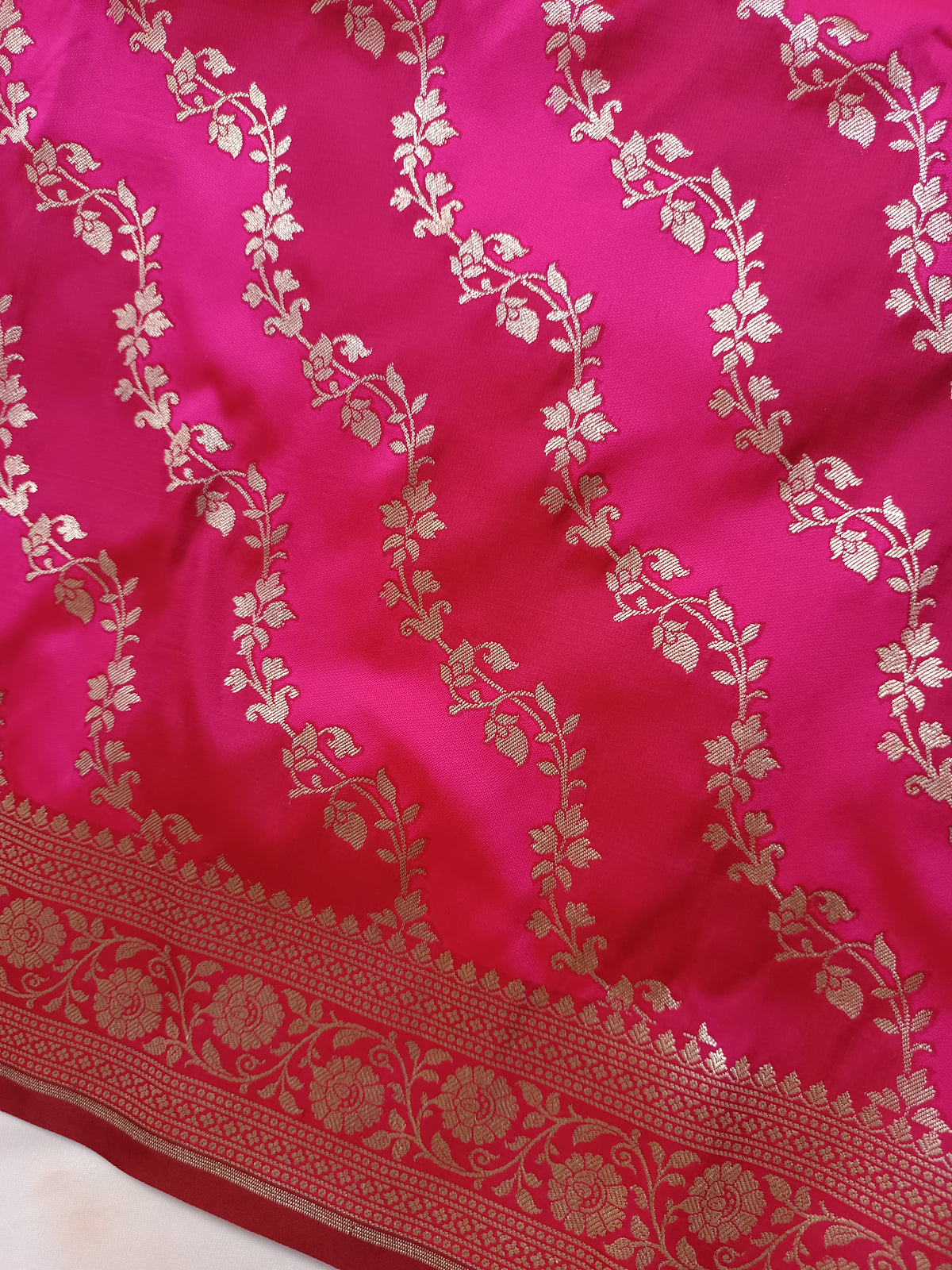 Stunning Magenta Mashru Silk Banarasi Saree with Rangkaat Weave
