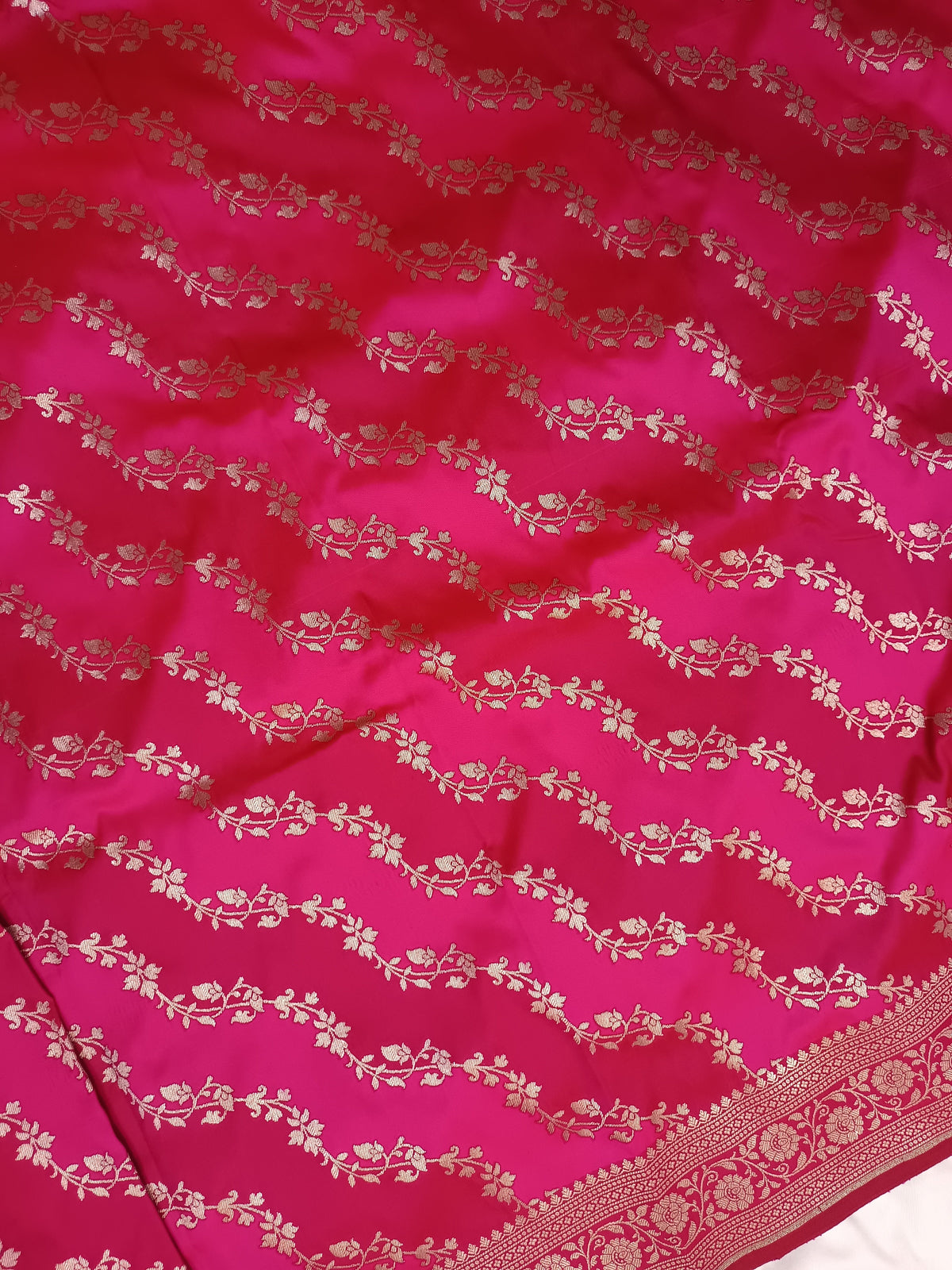 Stunning Magenta Mashru Silk Banarasi Saree with Rangkaat Weave